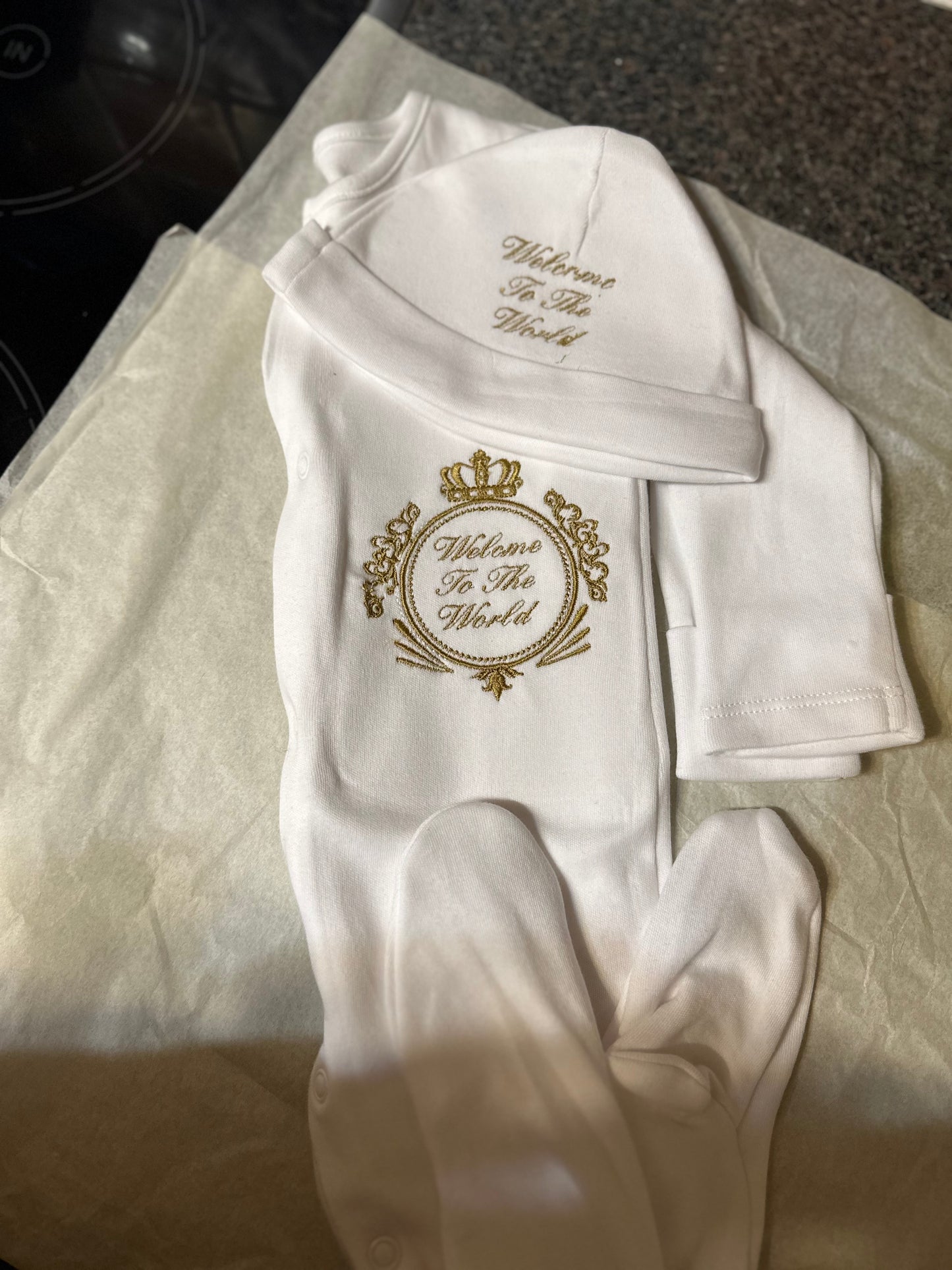 Welcome to world baby set